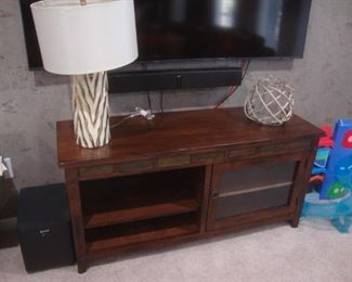 Credenza/cabinet
