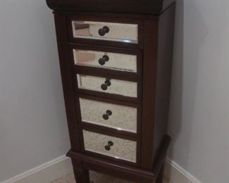 Jewelry chest with mirrored front