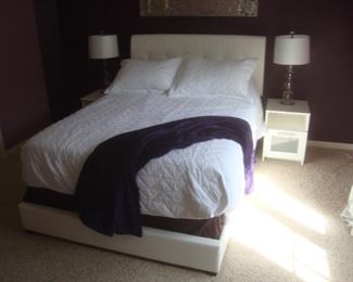 Full size platform bed