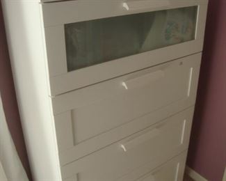 Tall 4-drawer chest/dresser