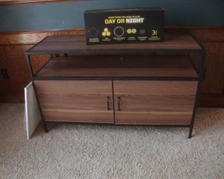 Steel credenza with 2 doors