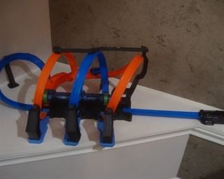 Hot wheels motorized track