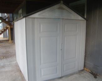 Large Rubbermaid outdoor shed, knocks down