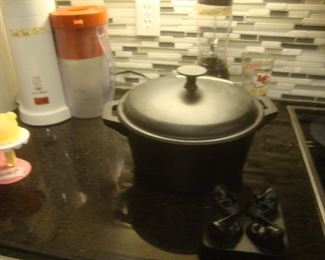 Cast iron Dutch oven
