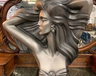 Home decor/ woman sculpture Orlando Estate Auction