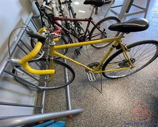 Vintage Schwinn Varsity Men's Ten Speed Bike