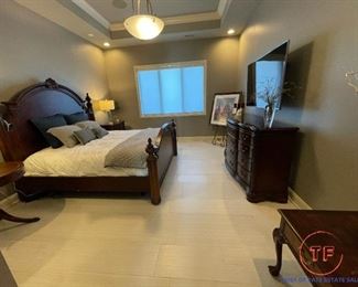 THOMASVILLE Bedroom Set with a TEMPURPEDIC Mattress