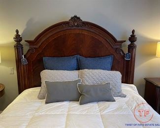 THOMASVILLE Bedroom Set with a TEMPURPEDIC Mattress