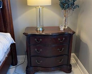 THOMASVILLE Bedroom Set with a TEMPURPEDIC Mattress