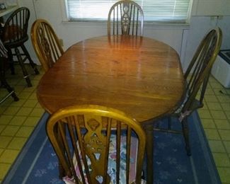 Nice oak kitchen table and chairs 