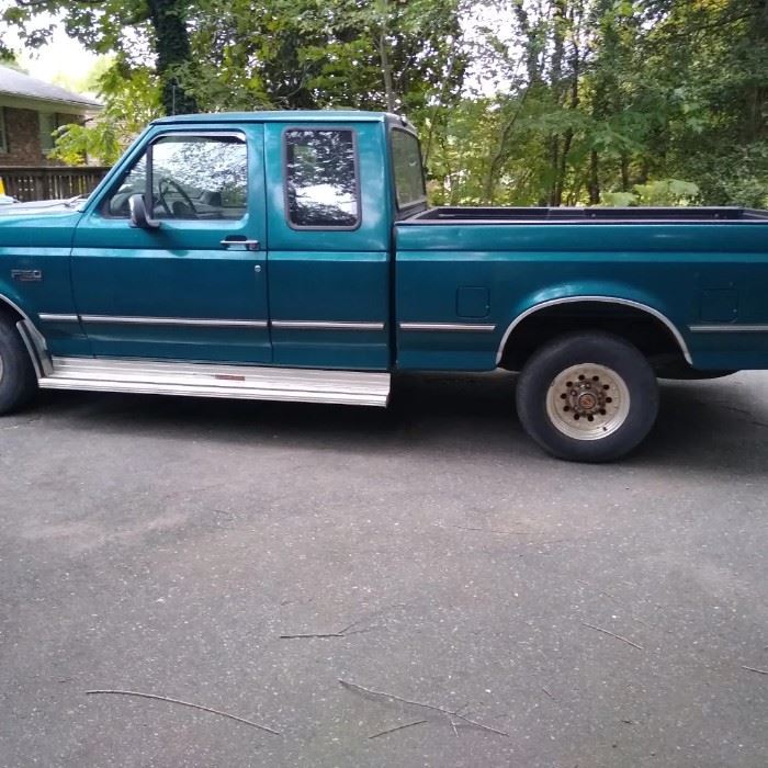 1993 Ford F-150 extended cab short bed with all power- 181,000 miles