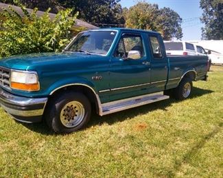 1993 Ford F-150 XLT extended cab short bed with 181,000 miles 