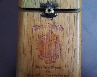 Wooden cigar holder