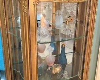 Elegant display cabinet