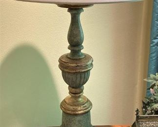 Table lamp in pale green and gold