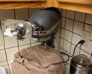 kitchen aid mixer and attachements