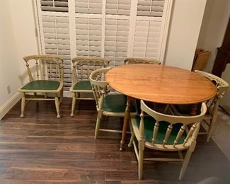 Scandinavian dining set with 2 leaves  