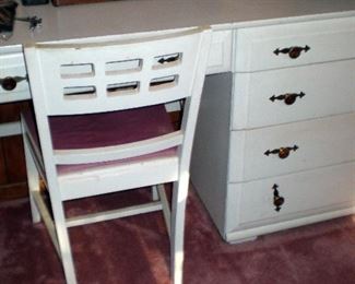 Dresser matching bed and chest