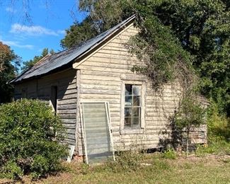 One of several outbuildings on the property. We will have 2 sales here due to the fact that not all of the items for sale can be displayed at one time. 