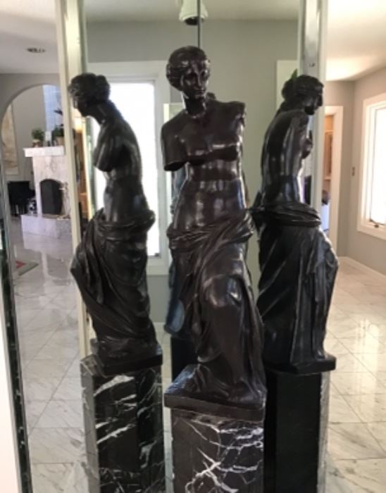 VENUS de MILO. Sculptured in Mexico by, now deceased, famous artist Mariano Sosa. Bought in person by owner. 31 inches tall, made of bronze, rare. Call 256-504-7837 to bid or purchase $6,500.00