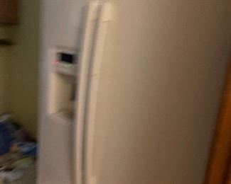 ANOTHER REFRIGERATOR FOR SALE. WORKS GREAT.