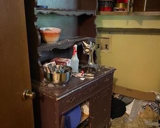ANTIQUE HUTCH
