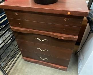 chest of drawers