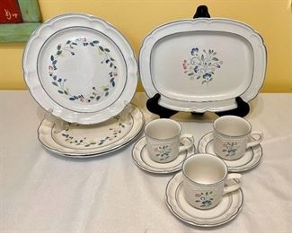 Floral Expressions Stoneware 15 Pieces