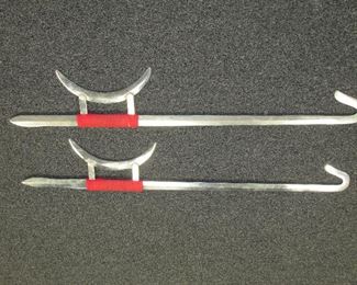 Twin tiger hook swords