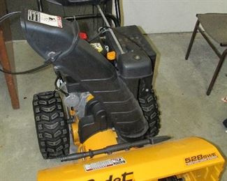 Cub Cadet 528 SWE snow blower