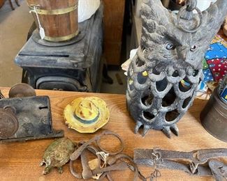 Old metal pieces 