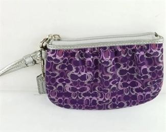 Coach wristlet mini purse brand new without tags with authentication $35
Bin#1