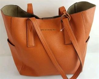 Michael Kors leather tote brand new without tags light scuffs with authentication $75
Bin#1