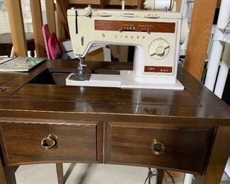 Singer machine, with cabinet and original manual