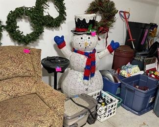 Lighted outside items. Electric grill. 