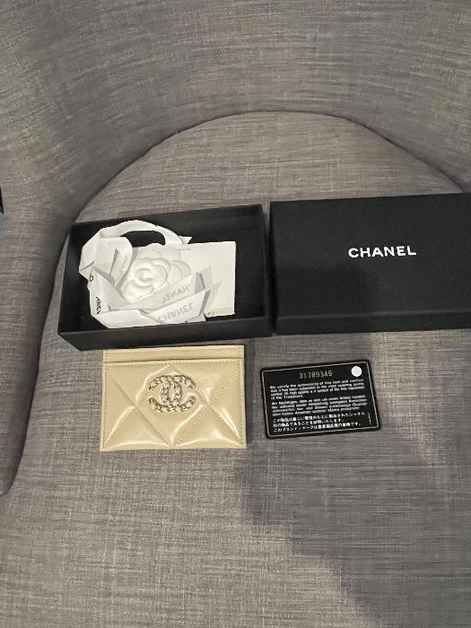 Chanel Card holder Authentic comes with an authentication card, and box in Almost new condition!
