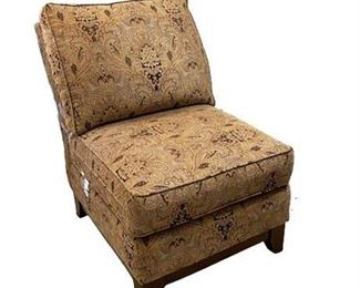 Lot 015
Smith Brothers Furniture Slipper Chair