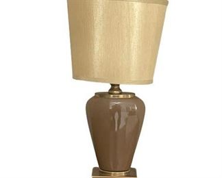 Lot 027
Classic Accent Table Lamp