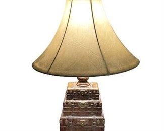 Lot 035
Stacked Luggage Accent Table Lamp
