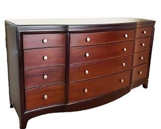 Lot 044
Contemporary Dresser