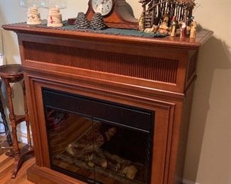 Very nice electric stand alone fire place 