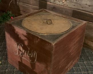 Daisy storage container