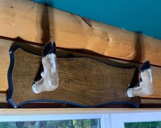 Deer hoof gun rack