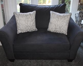 OVERSIZED CHAIR   W-81   D-40   H-30 