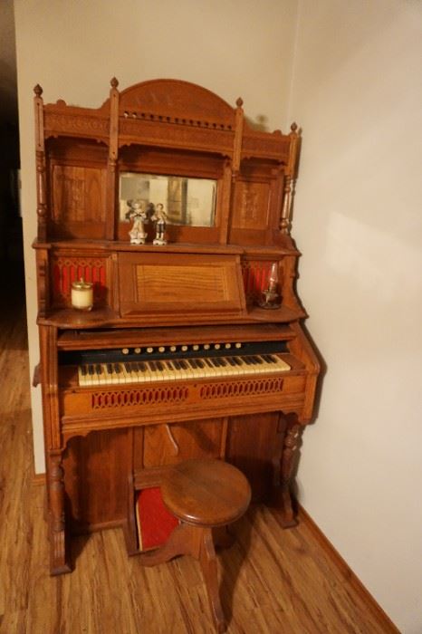 Pump organ