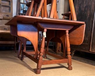 Cushman Colonial Creations Maple Drop Leaf Dining Table w chairs