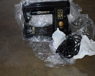 Singer Sewing Machine 301A Slant Needle Black - Excellent Shape