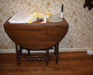 Antique Gate Leg Table Drop Side Leaf Oval with Center Drawer