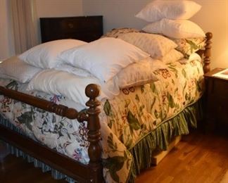 4-Poster Wood Twin Sized Bed Frame