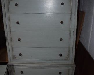 French Provincial 5 Drawer Dresser Chest